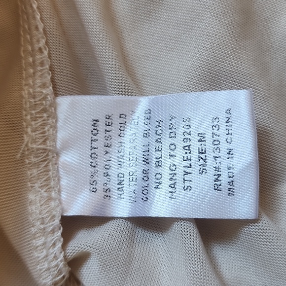 Size M UMGEE open shoulder floral print top.    F80 - Picture 7 of 9